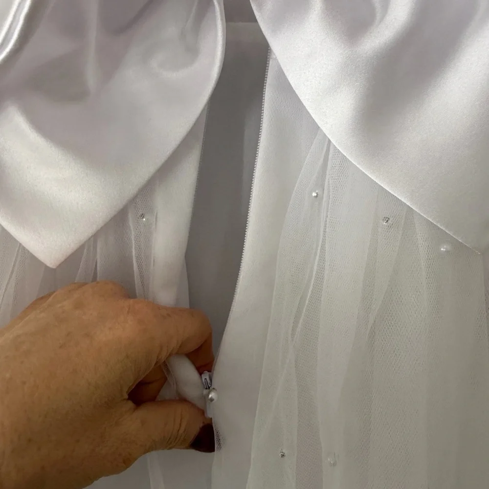 White Flower Girl Dress Size 8 Tulle Party Wedding Formal Pearl Detail